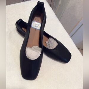 Elegant Black Women's Shoes New with out tag